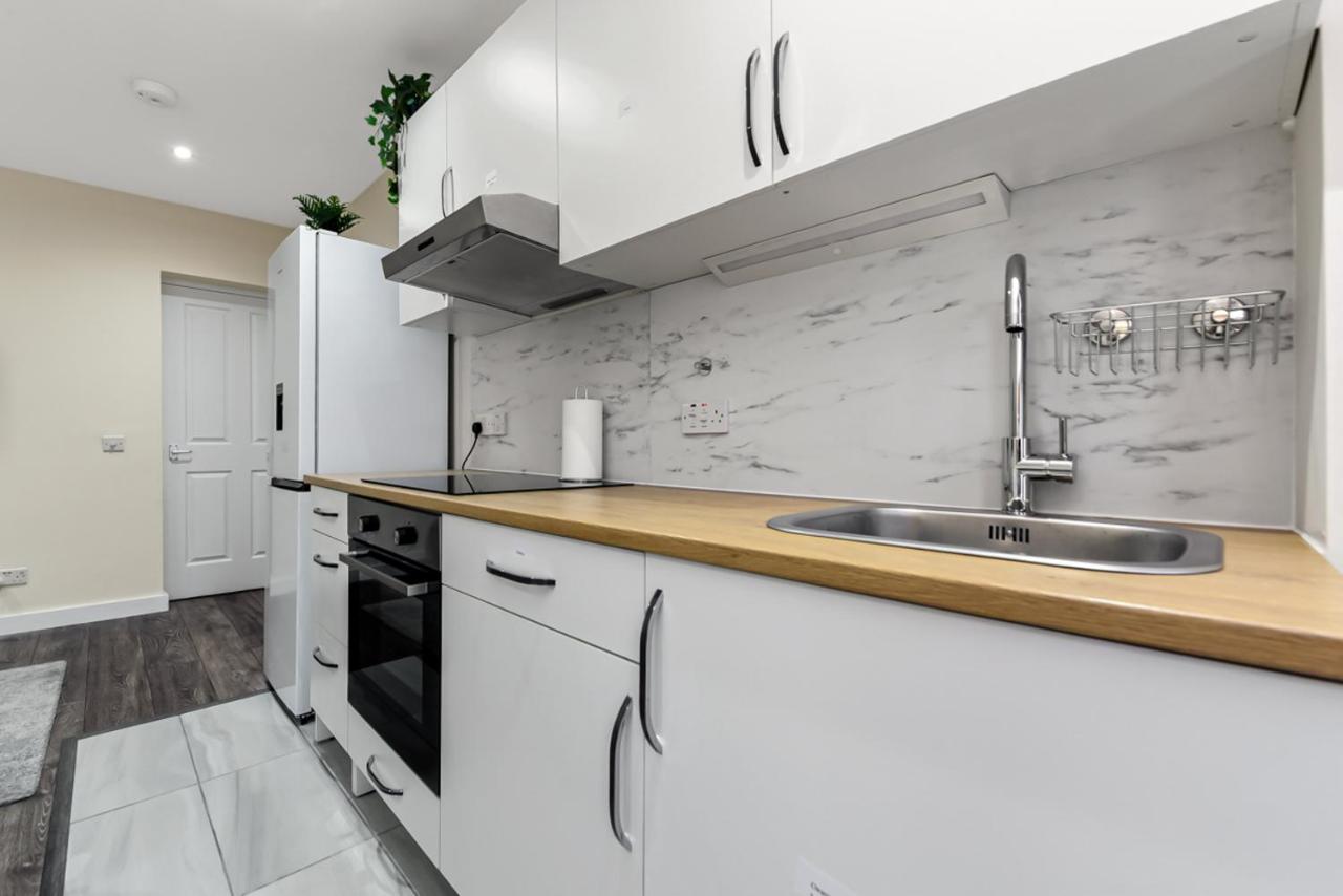Family Friendly, Zone 2, 2 Beds, Overground London Kültér fotó