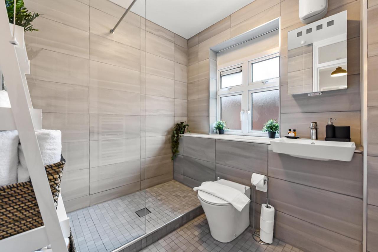 Family Friendly, Zone 2, 2 Beds, Overground London Kültér fotó