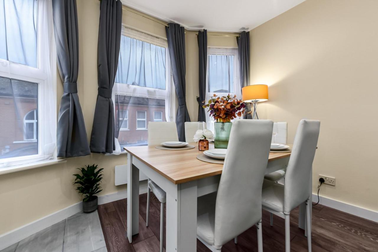 Family Friendly, Zone 2, 2 Beds, Overground London Kültér fotó