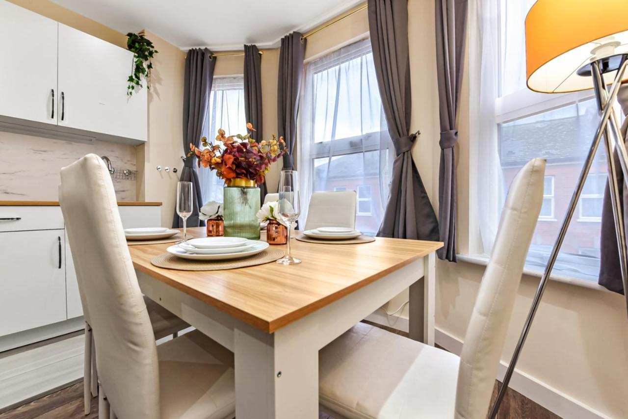 Family Friendly, Zone 2, 2 Beds, Overground London Kültér fotó