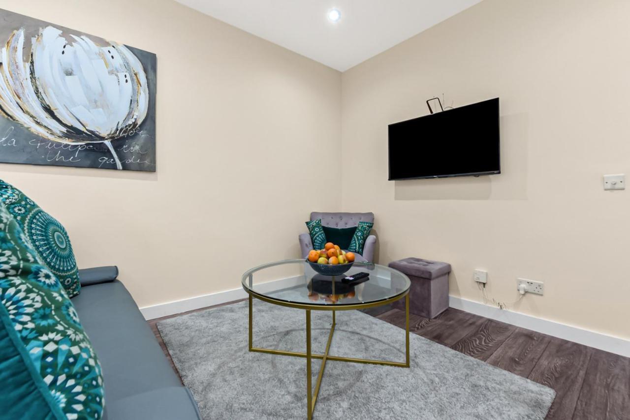 Family Friendly, Zone 2, 2 Beds, Overground London Kültér fotó